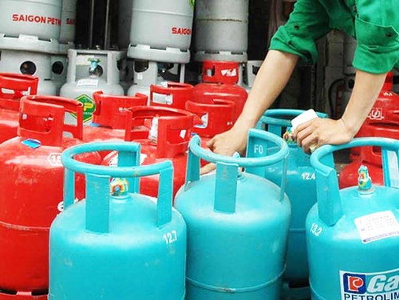 Giá gas Petrolimex tại Hà Nội với bình 12kg là 598.104 đồng. (Ảnh minh họa)