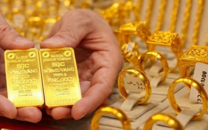 Giá vàng ngày 28/5 giảm mạnh tới 800.000 đồng/lượng, SJC rơi khỏi mốc 161 triệu đồng/lượng (Ảnh minh họa).