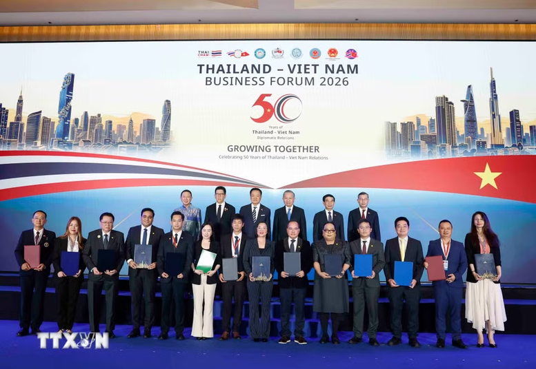 Tổng Bí thư, Chủ tịch nước Tô Lâm và Thủ tướng Thái Lan Anutin Charnvirakul chứng kiến trao các thoả thuận hợp tác giữa doanh nghiệp hai nước. Ảnh: TTXVN
