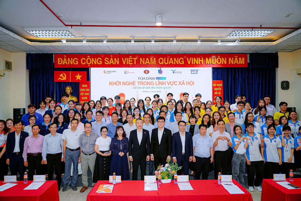 Chương trình thu hút hơn 100 sinh viên, bạn trẻ đang tham gia hoạt động thiện nguyện, cùng nhiều chuyên gia, nhà nghiên cứu, đại diện doanh nghiệp triển khai trách nhiệm xã hội doanh nghiệp (CSR) và những người trực tiếp hoạt động trong lĩnh vực phát triển cộng đồng.