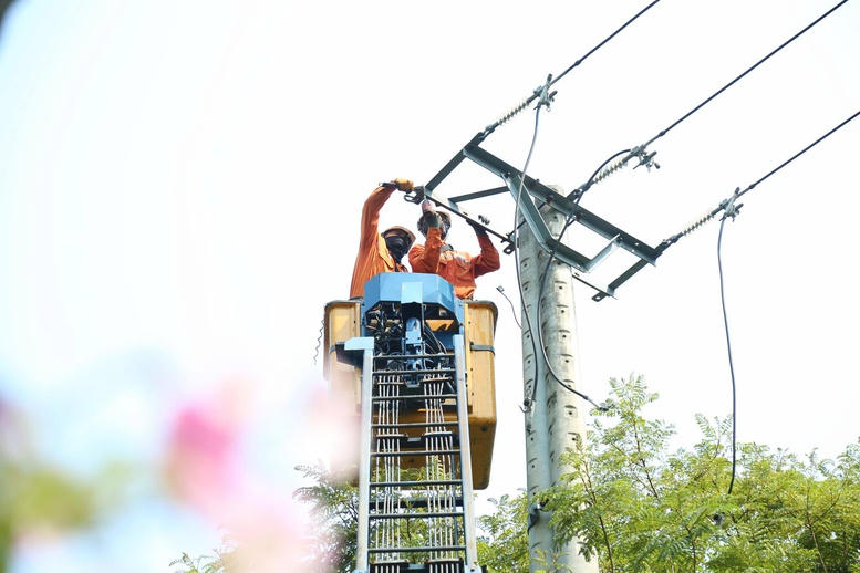 Nắng nóng kéo dài khiến nhu cầu sử dụng điện tại miền Trung - Tây Nguyên tăng mạnh. (Ảnh minh họa).