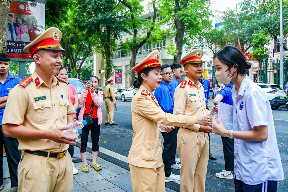Cảnh sát giao thông Hà Nội sẵn sàng phương án, bảo đảm trật tự, an toàn giao thông các kỳ thi năm 2026 diễn ra trên địa bàn Thủ đô. Ảnh: Phòng Cảnh sát giao thông Hà Nội