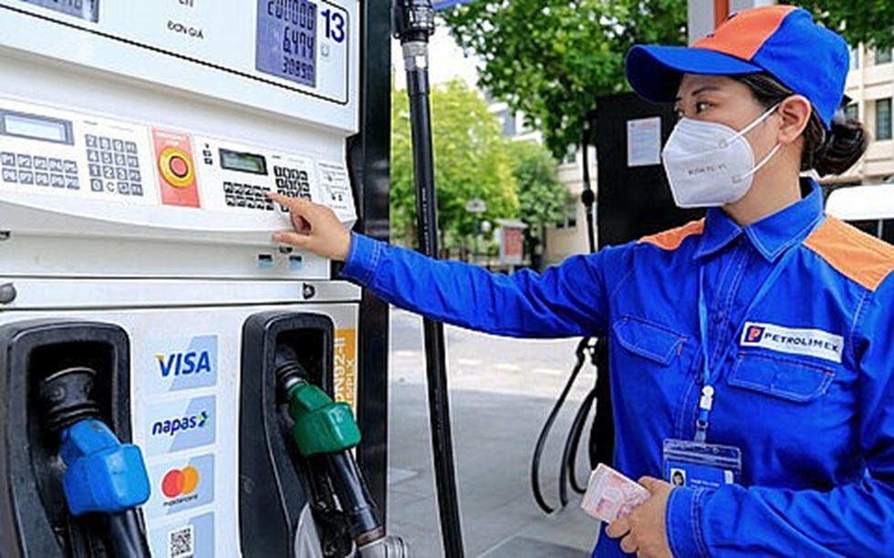 Giá xăng đồng loạt giảm trong kỳ điều hành ngày 28/5 (Ảnh minh họa).