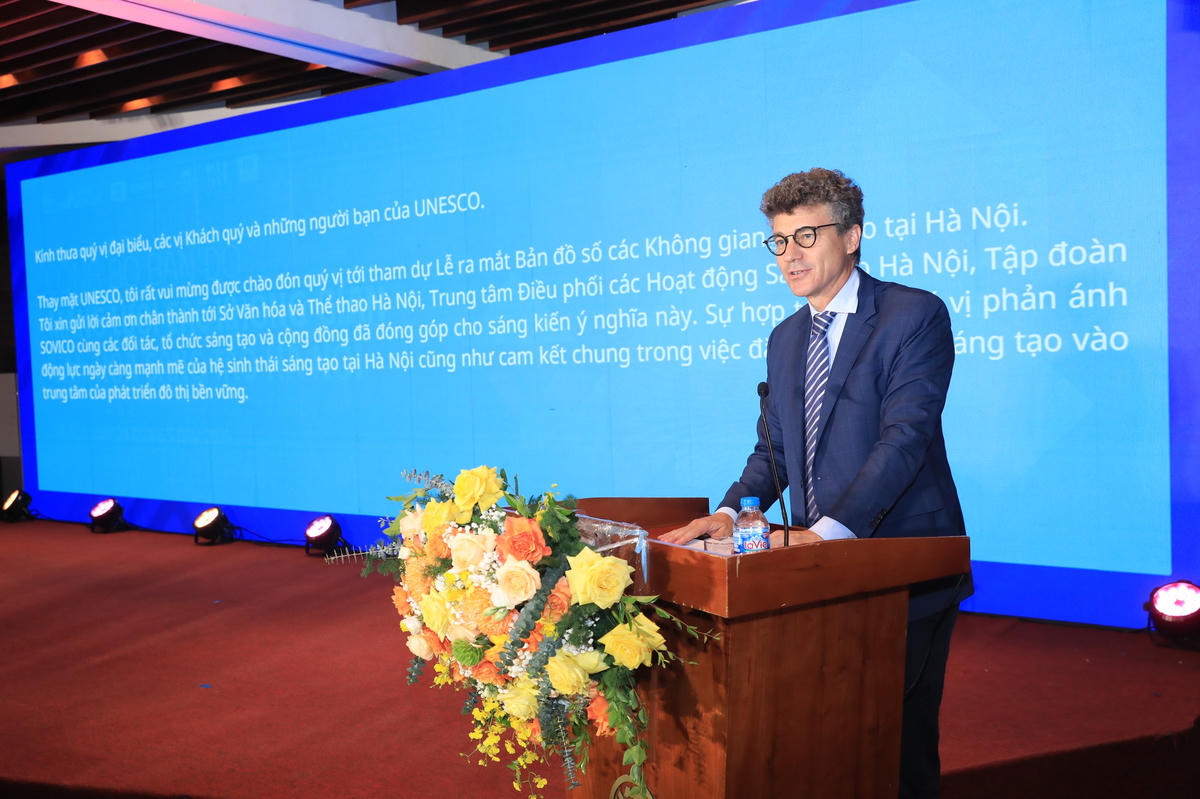 Ông Jonathan Baker - Trưởng Đại diện Văn phòng UNESCO tại Việt Nam phát biểu tại sự kiện.