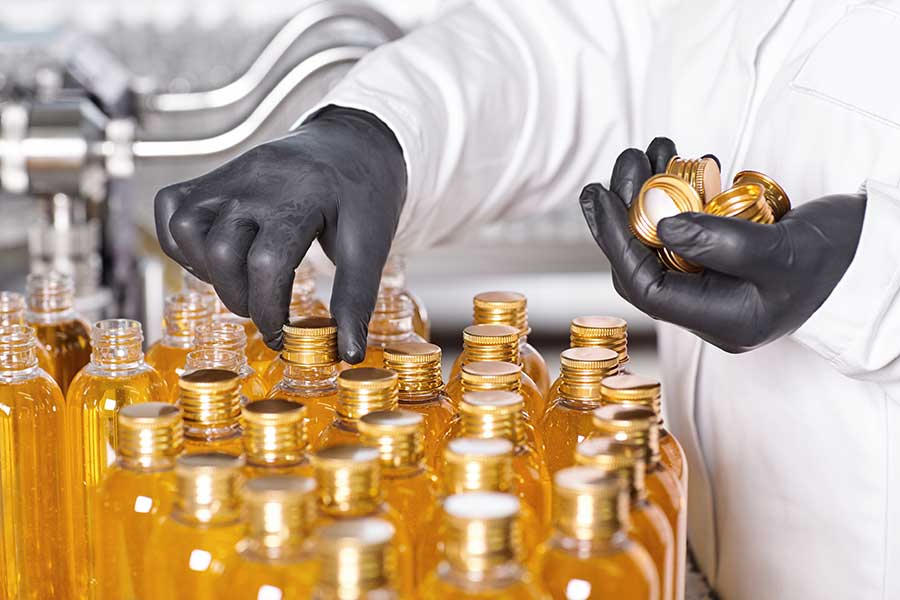 Hướng tới chuẩn hóa sản xuất mỹ phẩm theo thông lệ quốc tế. (Ảnh minh họa).