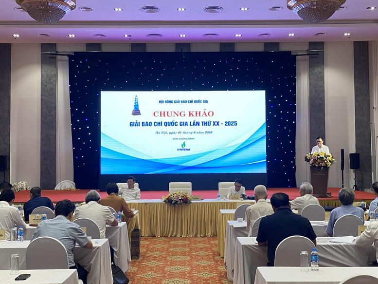 Hội đồng chung khảo Giải Báo chí quốc gia lần thứ XX - 2025 đã thảo luận, thẩm định và bỏ phiếu lựa chọn 124 tác phẩm báo chí xuất sắc để trao giải vào ngày 21/6/2026. (Ảnh: VGP).