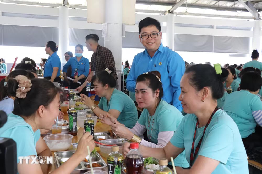 ttxvn-bua-an-cong-doan.jpg