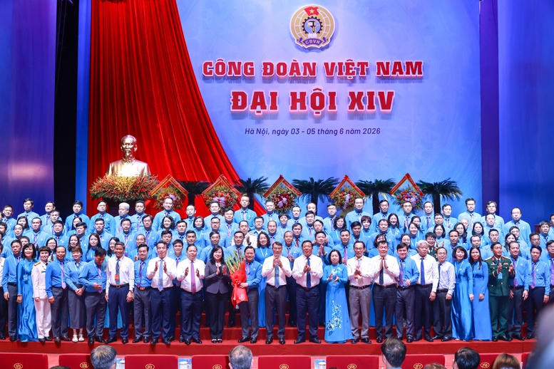 Thủ tướng Chính phủ Lê Minh Hưng chụp ảnh lưu niệm cùng các đại biểu tại Đại hội - Ảnh: VGP/Nhật Bắc