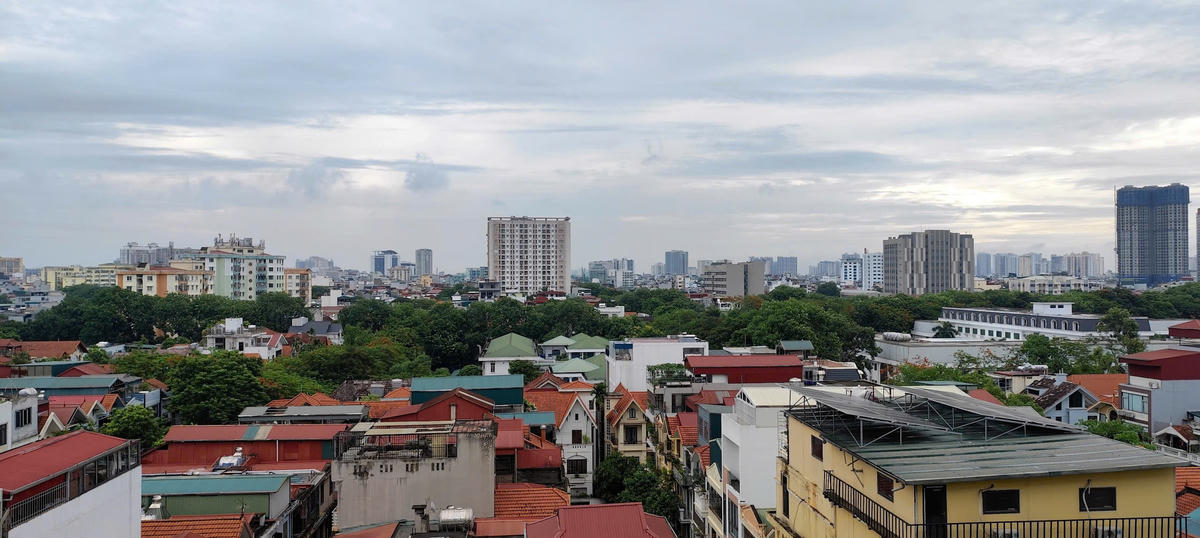 Thủ đô Hà Nội trời nhiều mây, sáng có mưa rào và dông rải rác, sau có mưa rào vài nơi. 
