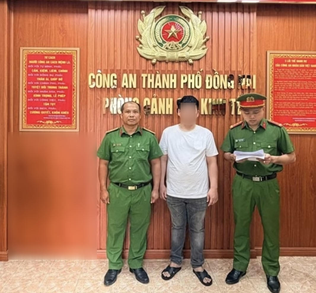 Khởi tố hai chủ kho kinh doanh hàng giả mạo nhiều thương hiệu nổi tiếng