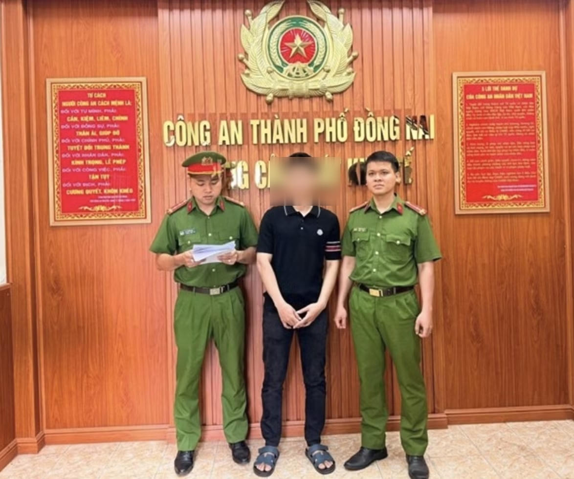 Khởi tố hai chủ kho kinh doanh hàng giả mạo nhiều thương hiệu nổi tiếng