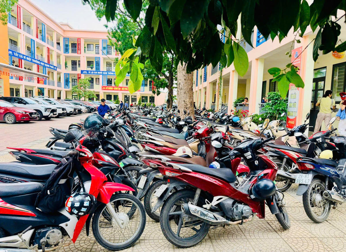 Mở cửa trường học tiếp sức mùa thi