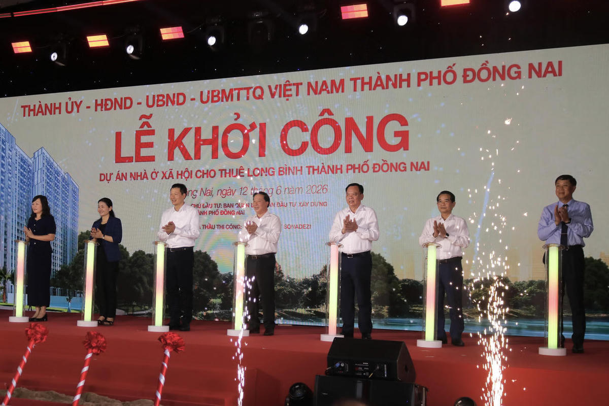 Lãnh đạo TP Đồng Nai tiến hành nghi thức bấm nút khởi công.