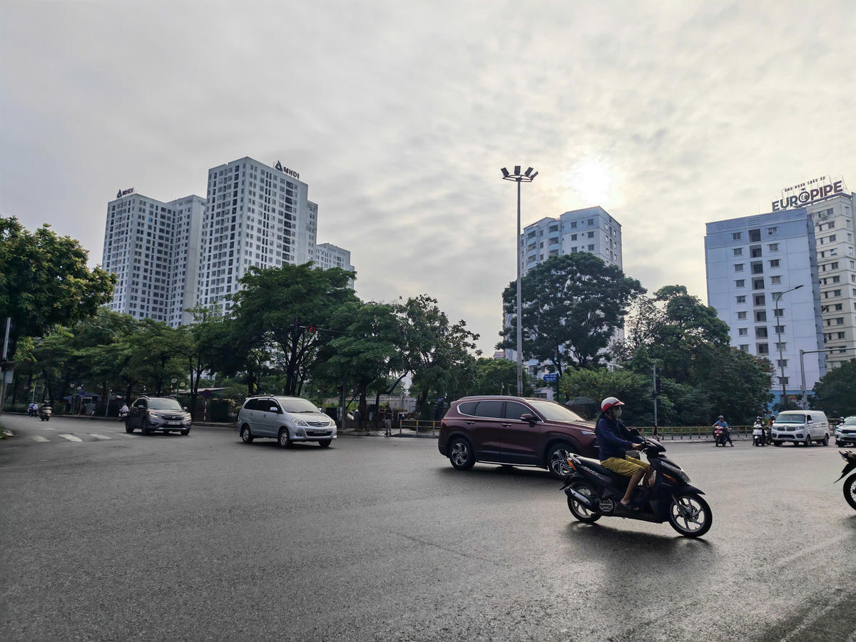 Thủ đô Hà Nội ngày 12/6 có mây, có mưa rào và dông vài nơi, ngày nắng. Ảnh minh họa
