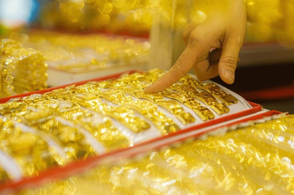 Thị trường vàng trong nước sáng ngày 12/6 bất ngờ quay đầu tăng mạnh ở cả vàng miếng SJC và vàng nhẫn trơn (Ảnh minh họa).