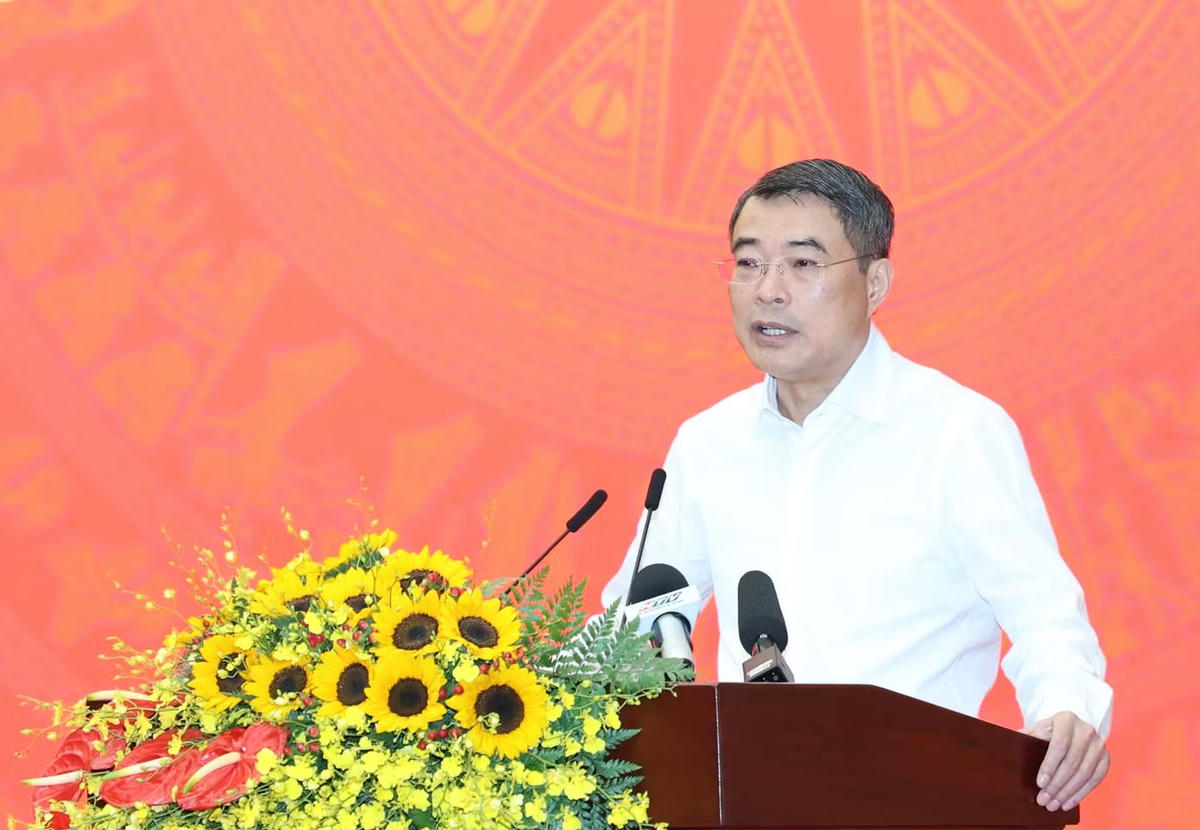 Thủ tướng Chính phủ Lê Minh Hưng phát biểu tại buổi làm việc với Ban Thường vụ Thành ủy TP.HCM về tình hình phát triển kinh tế - xã hội và giải ngân đầu tư công sáng 13/6.