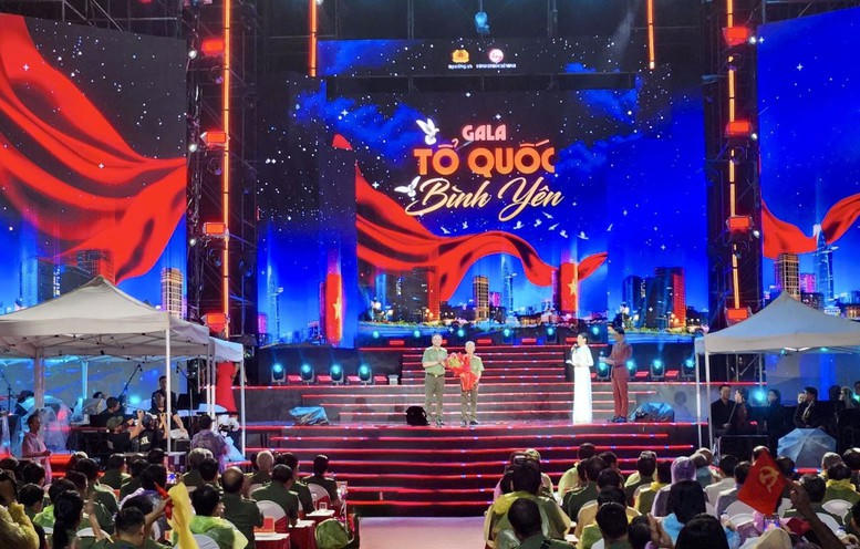 Gala nghệ thuật 'Tổ quốc bình yên': Tri ân những chiến sĩ trên mặt trận thầm lặng- Ảnh 3.