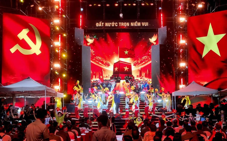 Gala nghệ thuật 'Tổ quốc bình yên': Tri ân những chiến sĩ trên mặt trận thầm lặng- Ảnh 4.