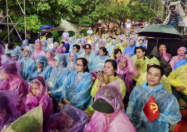 Gala nghệ thuật 'Tổ quốc bình yên': Tri ân những chiến sĩ trên mặt trận thầm lặng- Ảnh 5.