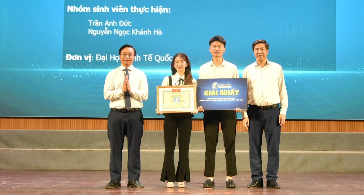 Ban Tổ chức đã trao 6 Giải Nhất; 12 Giải Nhì; 68 giải Ba và 107 Khuyến khích cho các đội thi. Ảnh: Tiền Phong Online