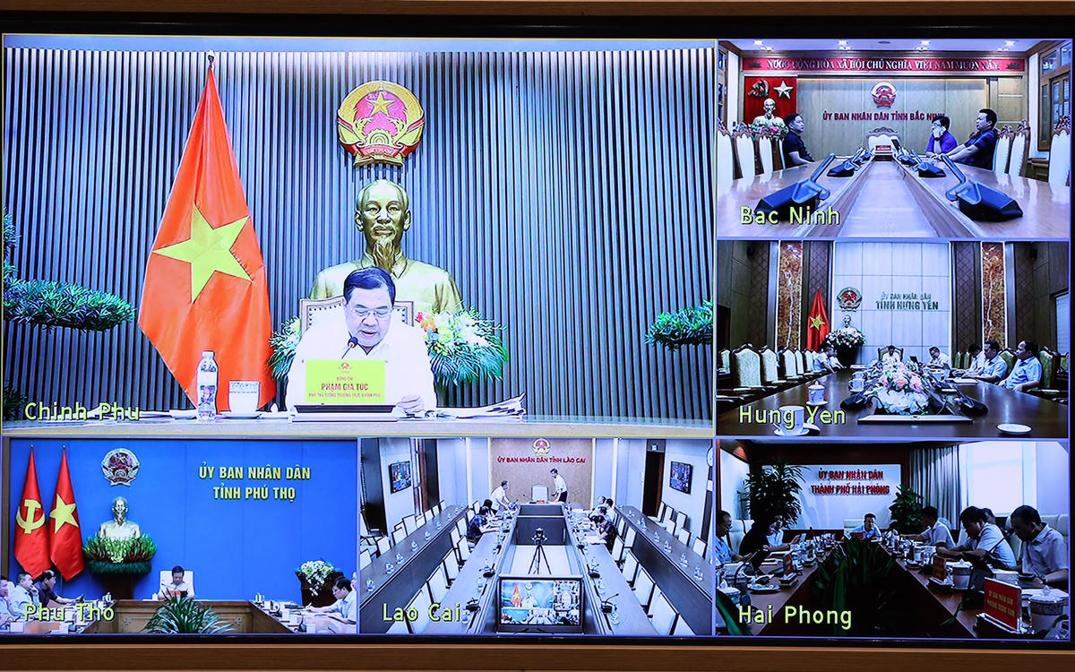 Phó Thủ tướng Thường trực Phạm Gia Túc làm việc về tình hình triển khai dự án đường sắt Lào Cai - Hà Nội - Hải Phòng. Ảnh: VGP