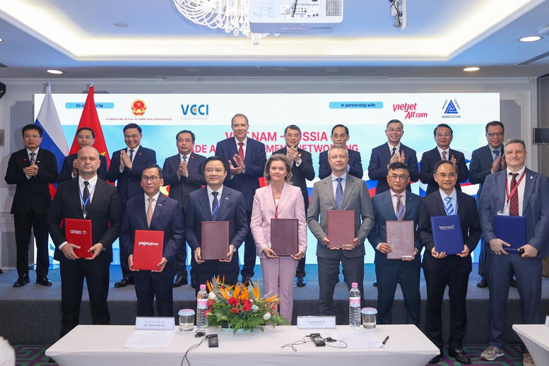 Thủ tướng Lê Minh Hưng chứng kiến trao thoả thuận hợp tác, biên bản ghi nhớ giữa các doanh nghiệp Việt Nam và Liên bang Nga . Ảnh: VGP