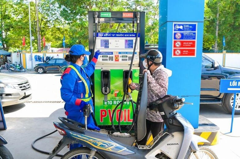 Giá xăng E10 RON95-III không cao hơn 20.753 đồng/lít. 