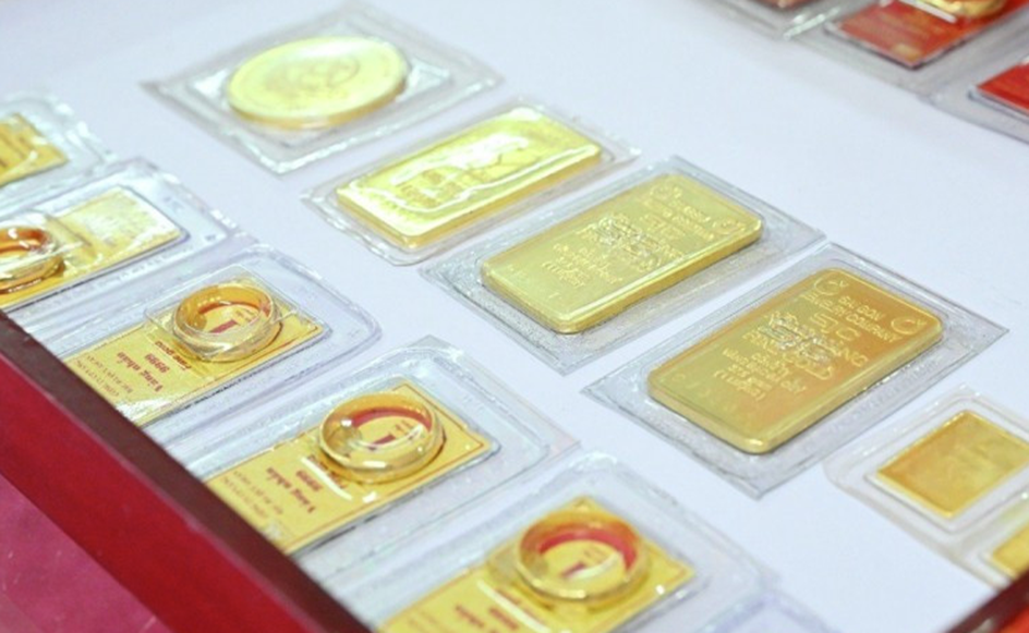 Vàng miếng SJC phổ biến dao động quanh mức 147,3 - 151,3 triệu đồng/lượng, trong khi vàng nhẫn trơn có xu hướng điều chỉnh giảm nhẹ (Ảnh minh họa).