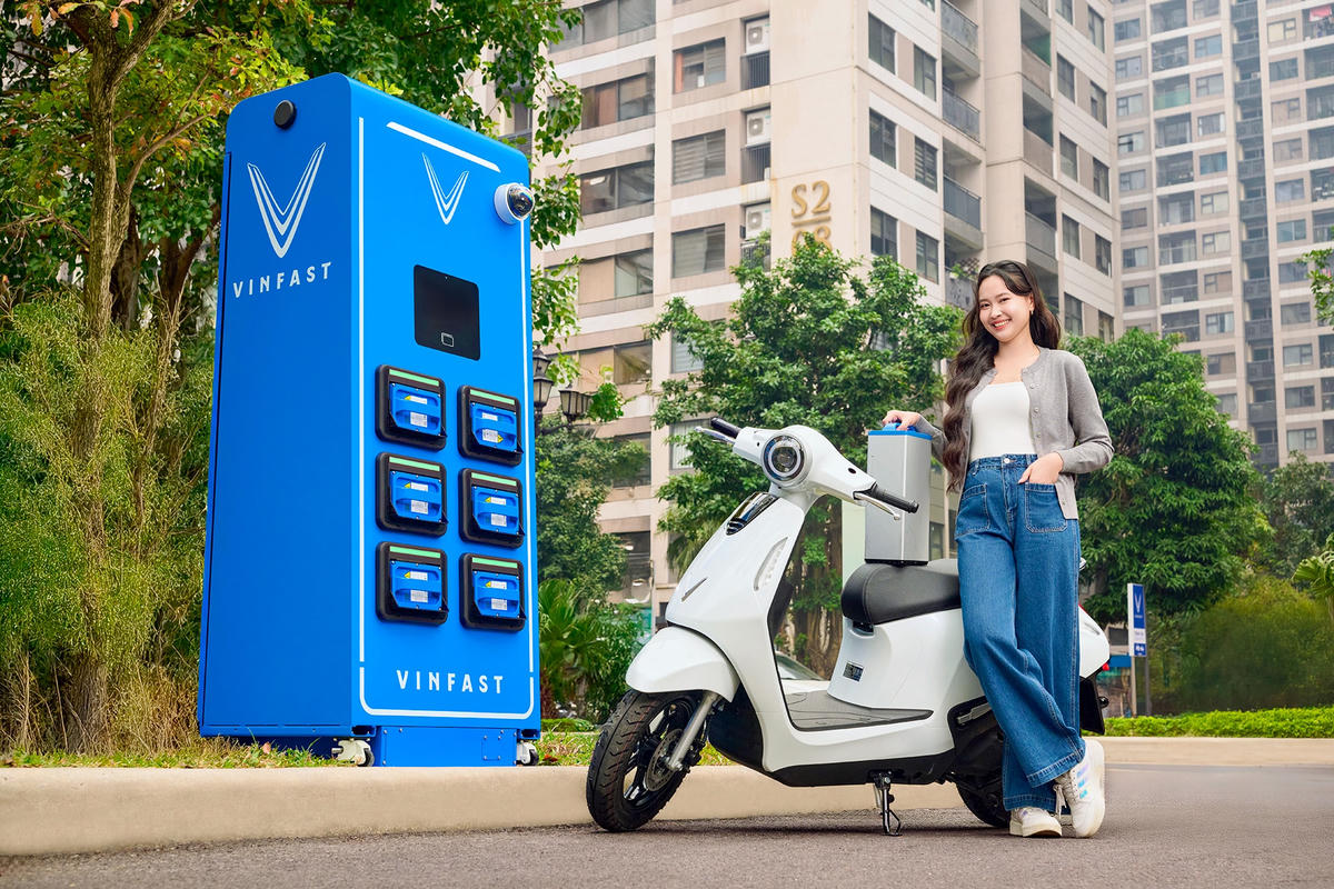V-Green và EVNHANOI vừa ký kết thỏa thuận hợp tác phát triển hệ thống trạm sạc và tủ đổi pin xe điện trên toàn địa bàn Hà Nội, với quy mô lên tới 10.000 tủ đổi pin.