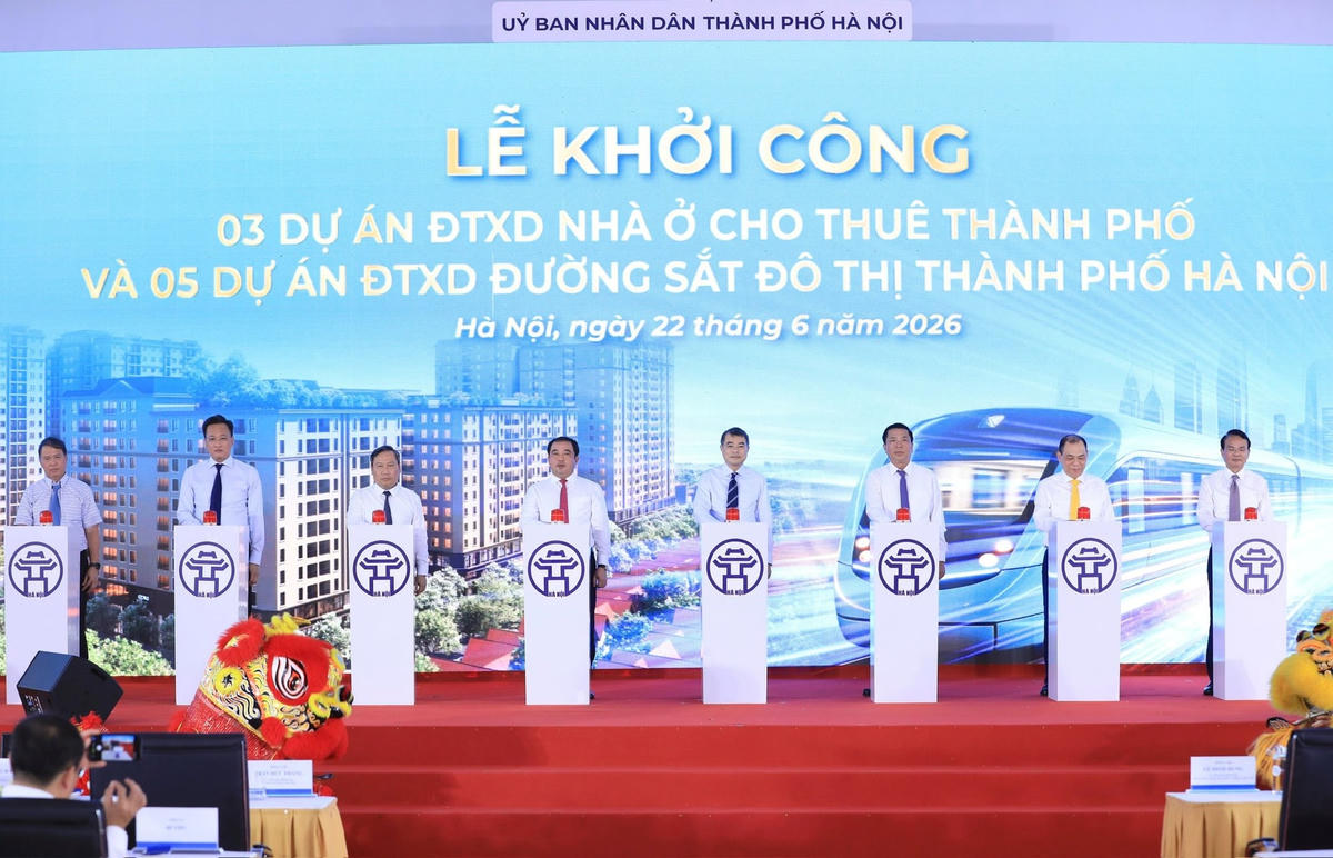 Thủ tướng Chính phủ Lê Minh Hưng cùng các đại biểu thực hiện nghi thức khởi công.