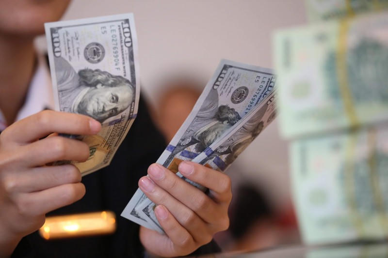 USD bán ra 26.456 đồng, bảng Anh vượt 35.200 đồng. Ảnh minh họa