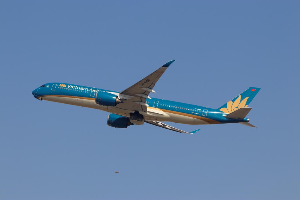 Từ ngày 26/6 đến giữa tháng 7, Vietnam Airlines sẽ lần lượt tiếp nhận và đưa vào khai thác thêm 02 tàu bay Airbus, bổ sung gần 23 nghìn ghế mỗi tháng để phục vụ hành khách.