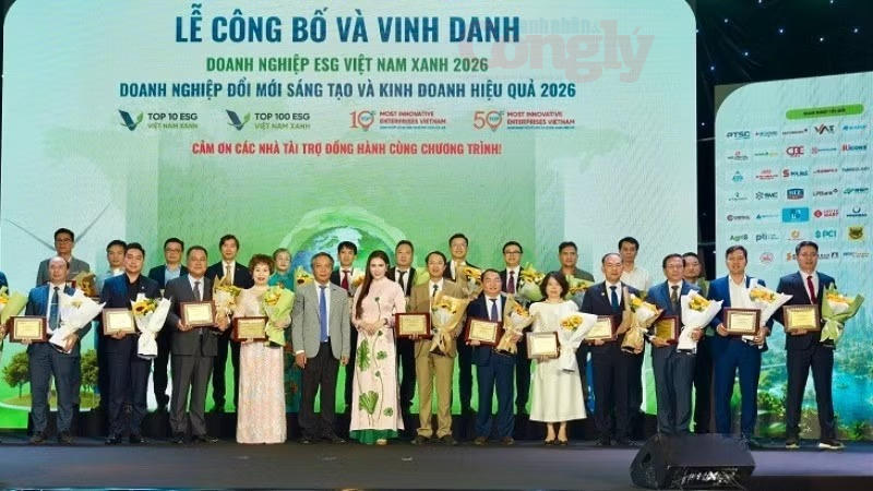 Vietnam Airlines được vinh danh trong Top 10 Doanh nghiệp ESG Việt Nam xanh 2026 ngành Logistics và Top 100 ESG Việt Nam xanh 2026.