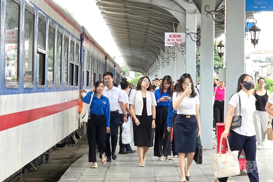 Do giá nhiên liệu trong nước giảm, Công ty cổ phần Vận tải đường sắt thông báo giảm 3% giá vé tàu cho hành khách mua vé từ nay đến hết ngày 16/8/2026. (Ảnh minh họa: Báo Quân đội Nhân dân).