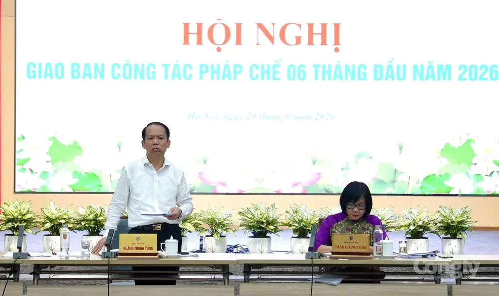 Bộ trưởng Bộ Tư pháp Hoàng Thanh Tùng phát biểu kết luận hội nghị. Ảnh: CẨM HÀ 