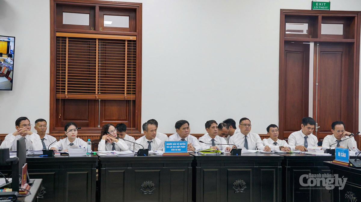 luật sư