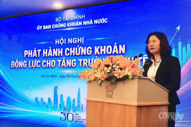 Bà Vũ Thị Chân Phương, Chủ tịch Uỷ ban Chứng khoán Nhà nước.
