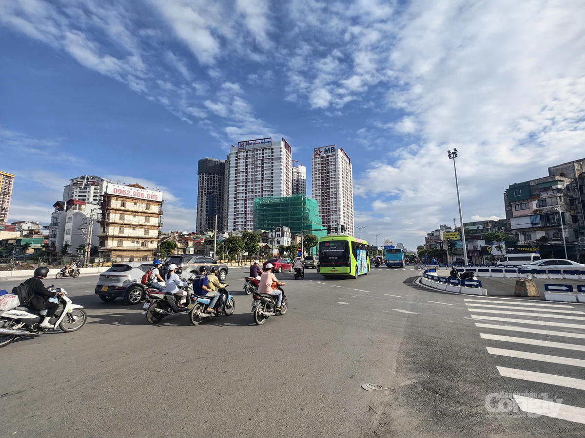 Thủ đô Hà Nội: Có mây, ngày nắng; chiều tối và đêm nhiều mây, có mưa rào và dông rải rác, cục bộ có nơi mưa to.