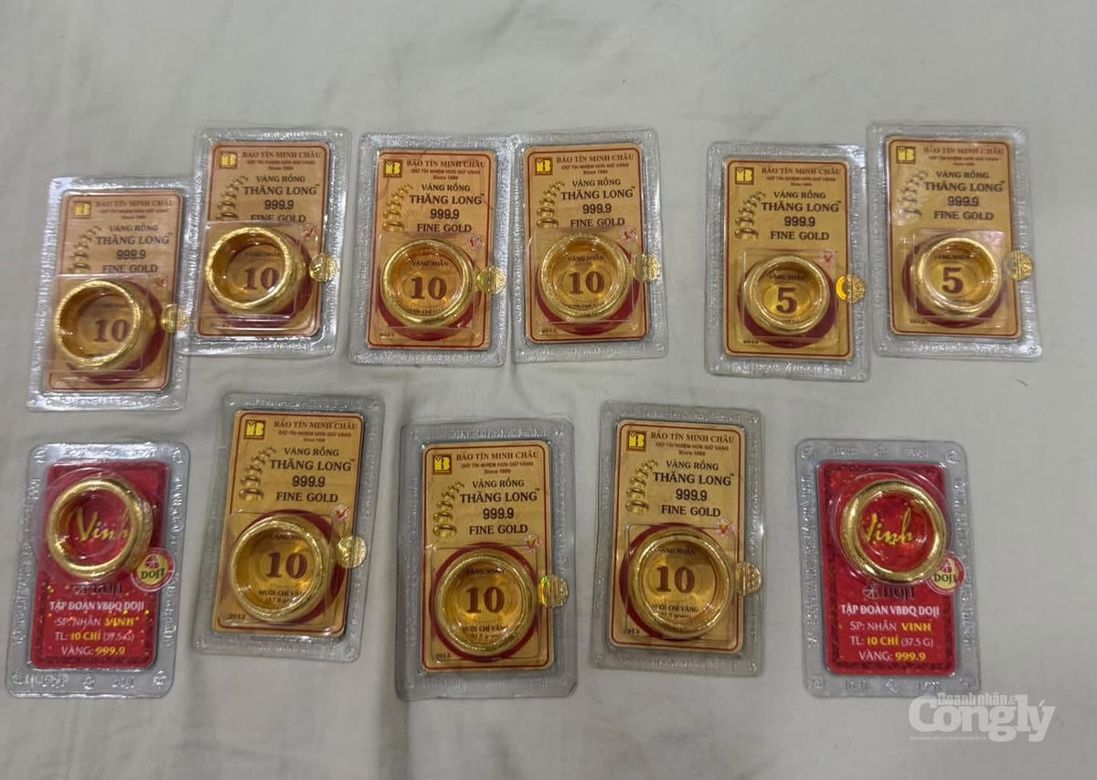 Các thương hiệu lớn đồng loạt giảm giá, đưa mức bán ra về mốc 150 triệu đồng/lượng. 