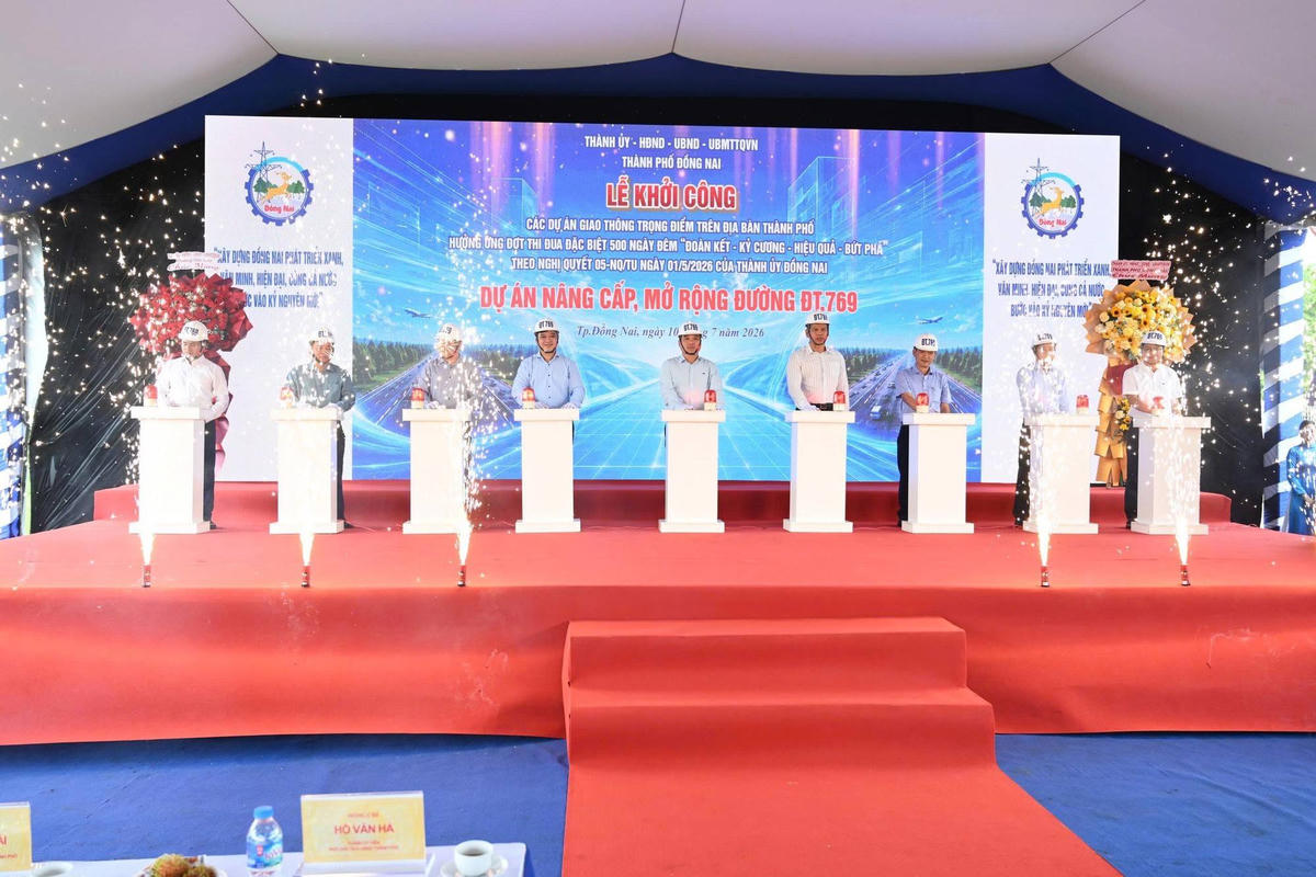 UBND thành phố Đồng Nai tổ chức lễ khởi công đồng loạt 3 dự án giao thông trọng điểm gồm đường ĐT769, ĐT773 và ĐT770B. 