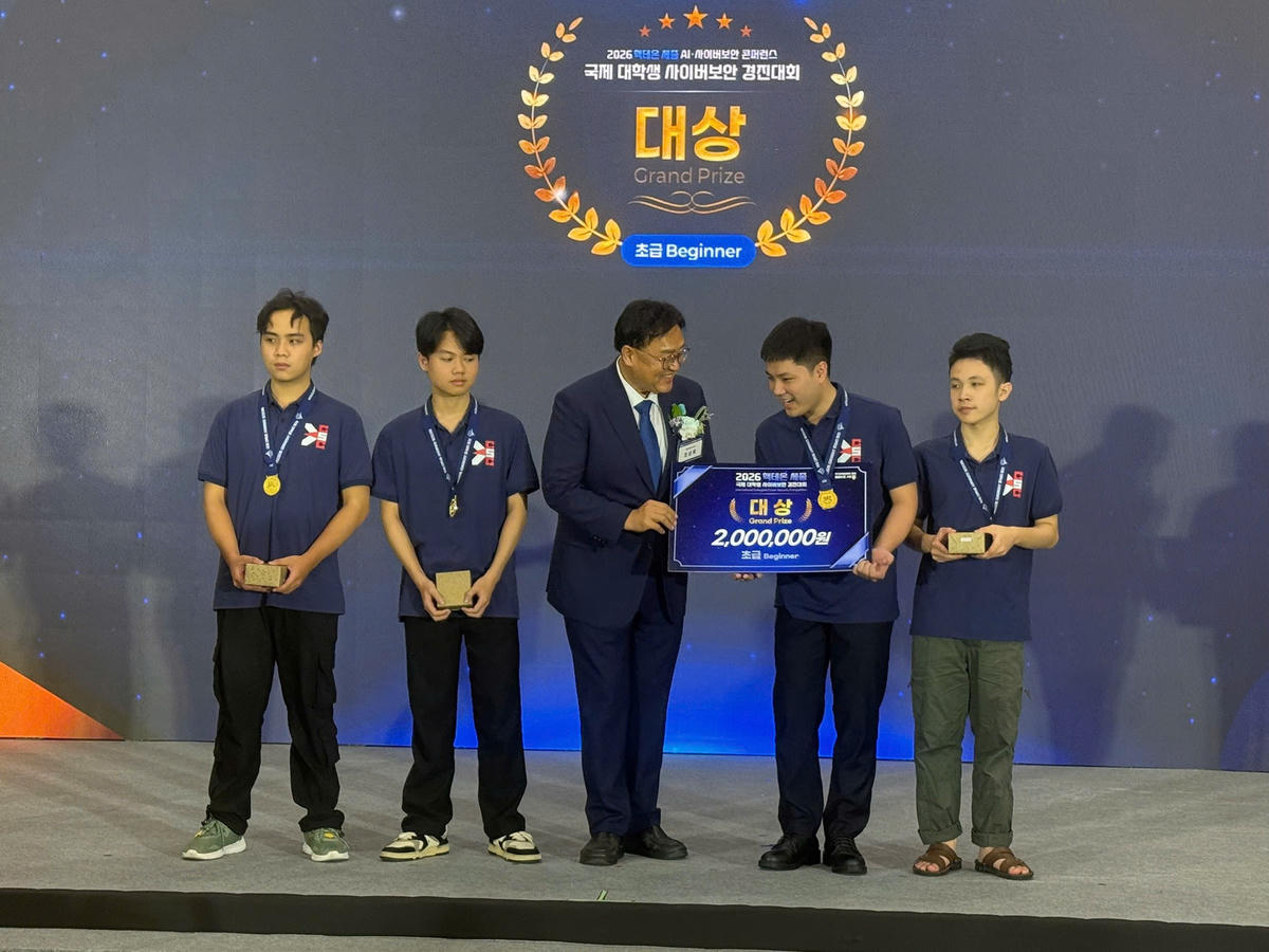 Sinh viên Việt Nam lần đầu giành giải cao nhất tại cuộc thi an ninh mạng quốc tế HackTheOn Sejong. Ảnh: NM. 