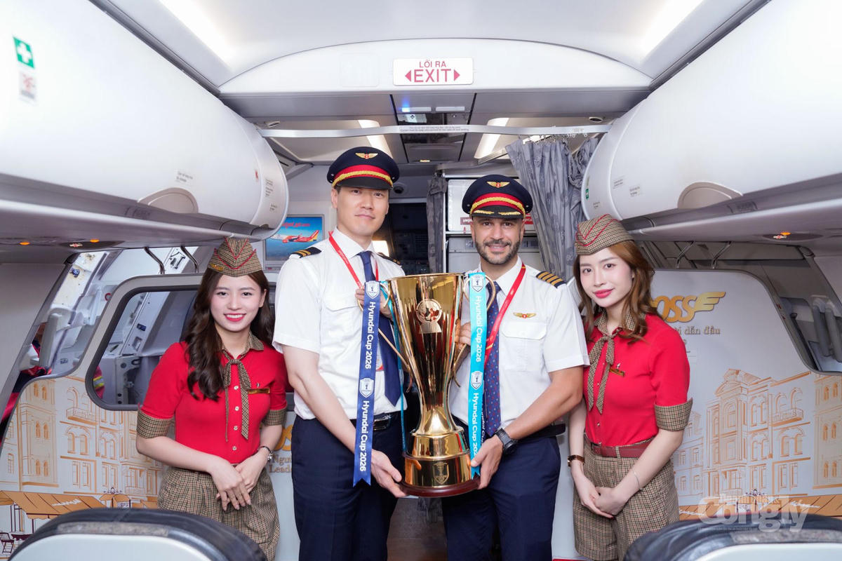 Cúp vô địch ASEAN Huyndai Cup được chuyên chở đến Việt Nam trên chuyến bay Vietjet