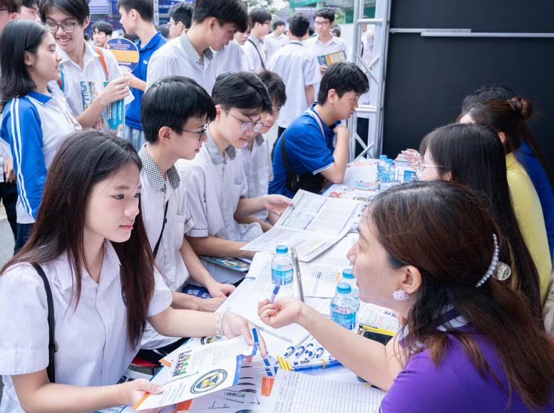 Đến 17h ngày 14/7, hệ thống tuyển sinh ghi nhận 874.811 thí sinh đã nhập hơn 7,18 triệu nguyện vọng xét tuyển đại học năm 2026. (Ảnh minh họa).