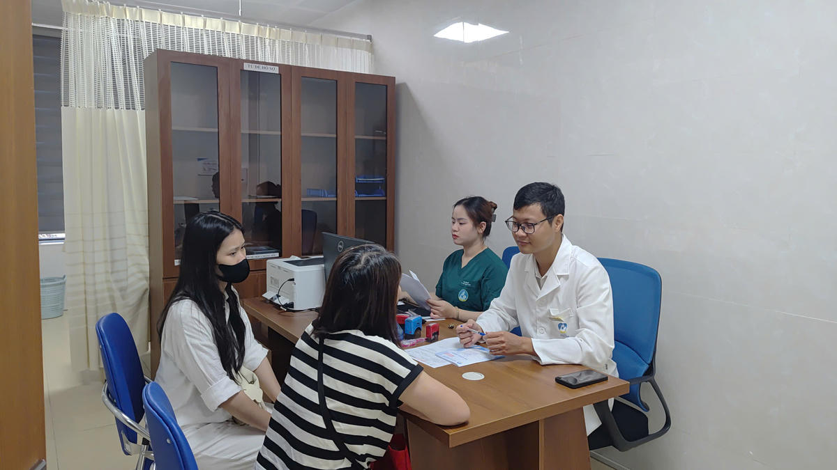         Trong thời gian diễn ra chương trình khám và tư vấn miễn phí, các cặp vợ chồng sẽ được thực hiện miễn phí nhiều dịch vụ khám chuyên khoa, xét nghiệm, siêu âm, chụp X Quang.