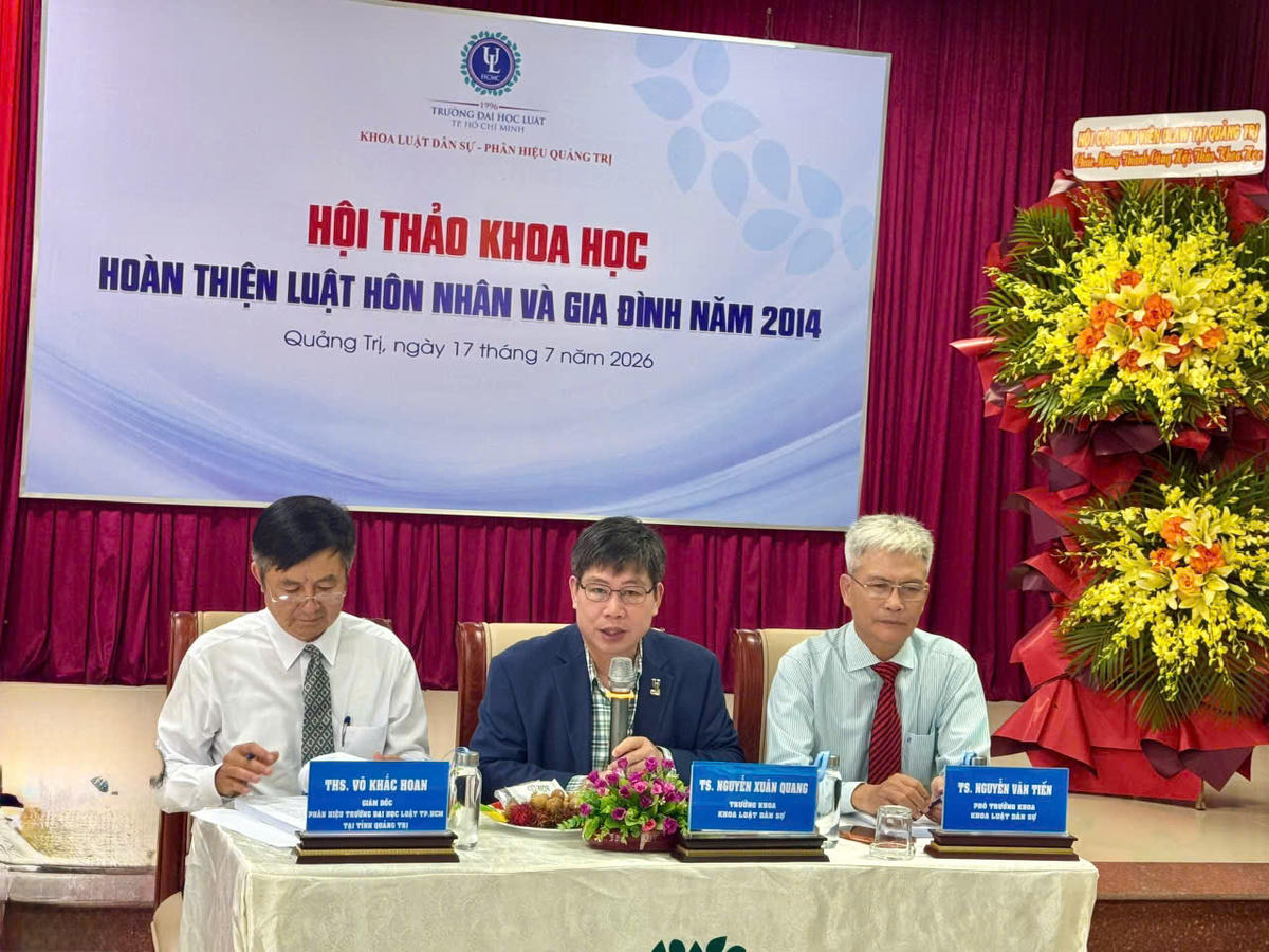 Các đại biểu điều hành phiên thảo luận.