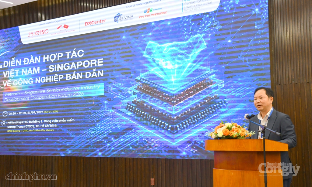 Ông Cao Xuân Thắng, Tham tán Thương mại Việt Nam tại Singapore phát biểu tại diễn đàn. Ảnh: VGP/LA