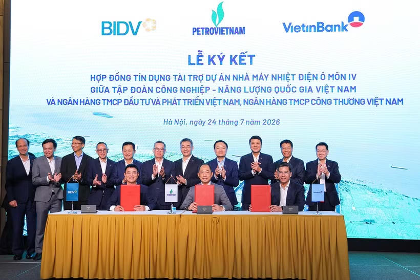 Lễ ký kết hợp đồng tín dụng tài trợ Dự án Nhà máy Nhiệt điện Ô Môn IV với tổng giá trị 7.300 tỷ đồng. (Ảnh: Vietnam+).