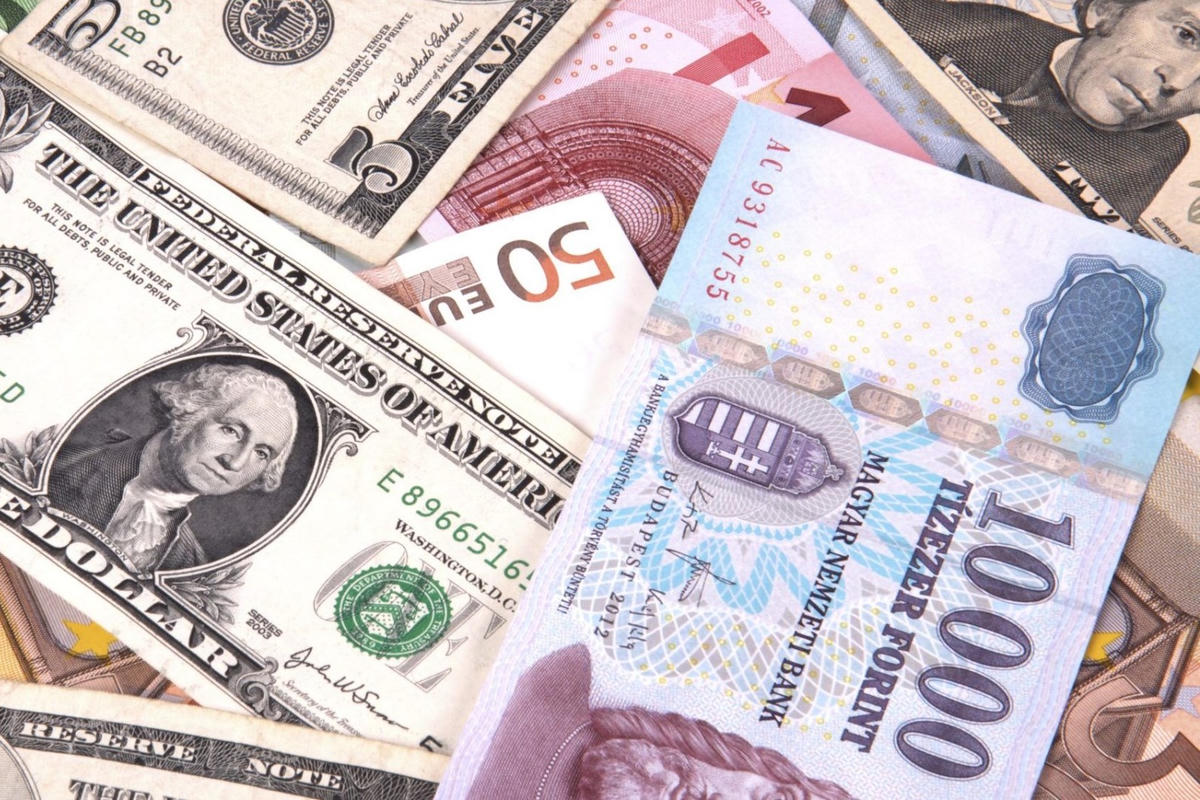 USD được niêm yết bán ra ở mức 26.520 đồng/USD, euro vượt 30.700 đồng/EUR, bảng Anh trên 35.700 đồng/GBP, còn nhân dân tệ được bán ra ở mức 3.950,33 đồng/CNY. (Ảnh minh họa).