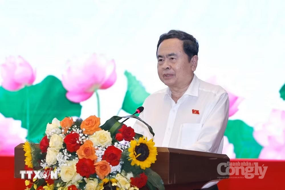 Chủ tịch Quốc hội lưu ý, các cơ quan báo chí cần đẩy mạnh chuyển đổi số, ứng dụng trí tuệ nhân tạo, xây dựng các cơ quan báo chí chuyên nghiệp, nhân văn, hiện đại - Ảnh: TTXVN  