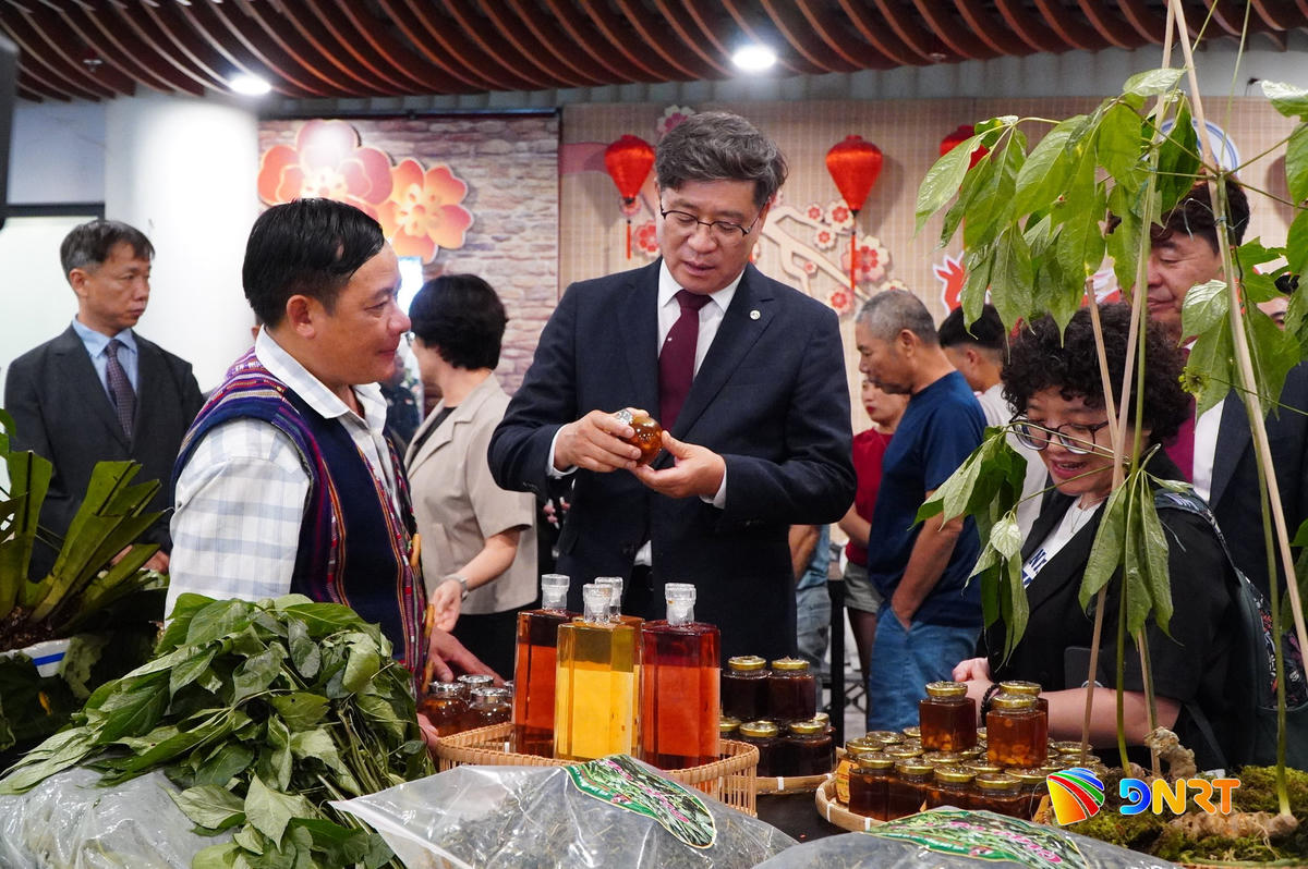 Nhiều chuyên gia, nhà khoa học trong và ngoài nước đang có mặt tại TP. Đà Nẵng tham dự các hoạt động trong khuôn khổ Lễ hội Sâm Ngọc Linh và Dược liệu quốc tế Đà Nẵng 2026. Ảnh: VINH ANH